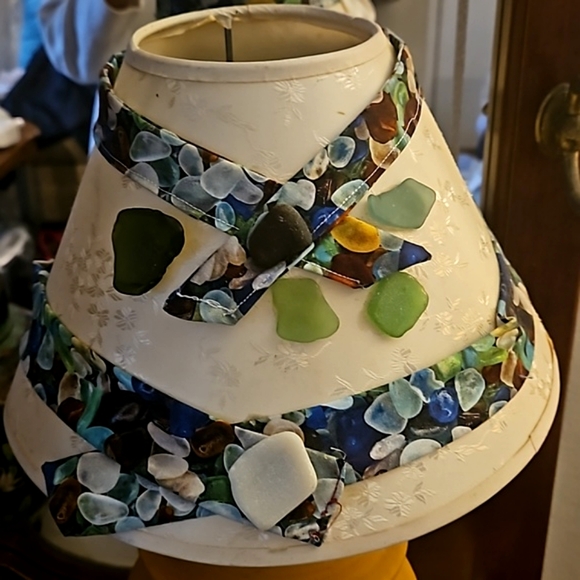 COPY- 40s italy marked (205) 1940s handmade pottery lamp and eyelet shade - Picture 6 of 15